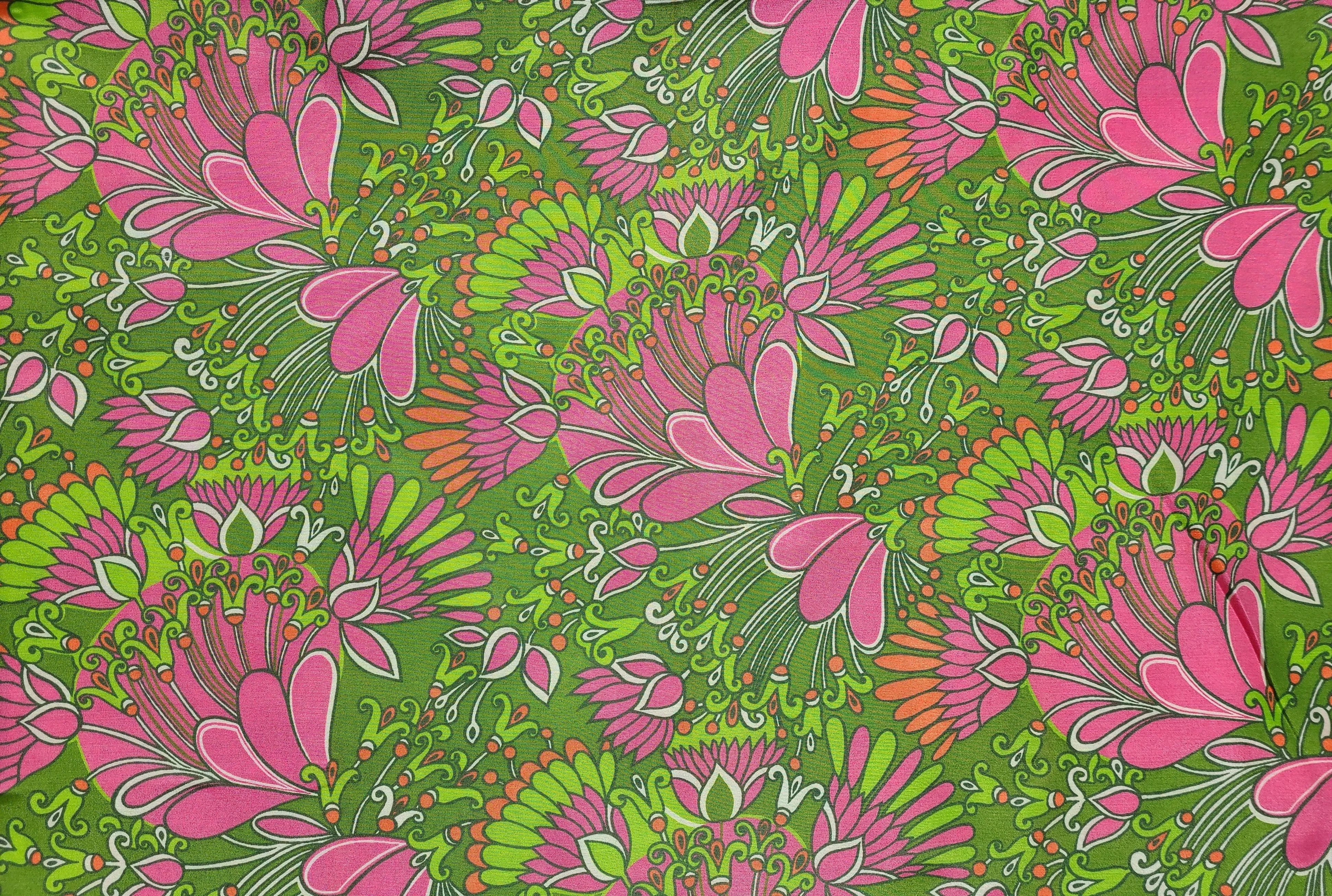 1960s 1970s Retro Fabric - Cotton - Psychedelic Floral  - Fabric Remnant - 6C180