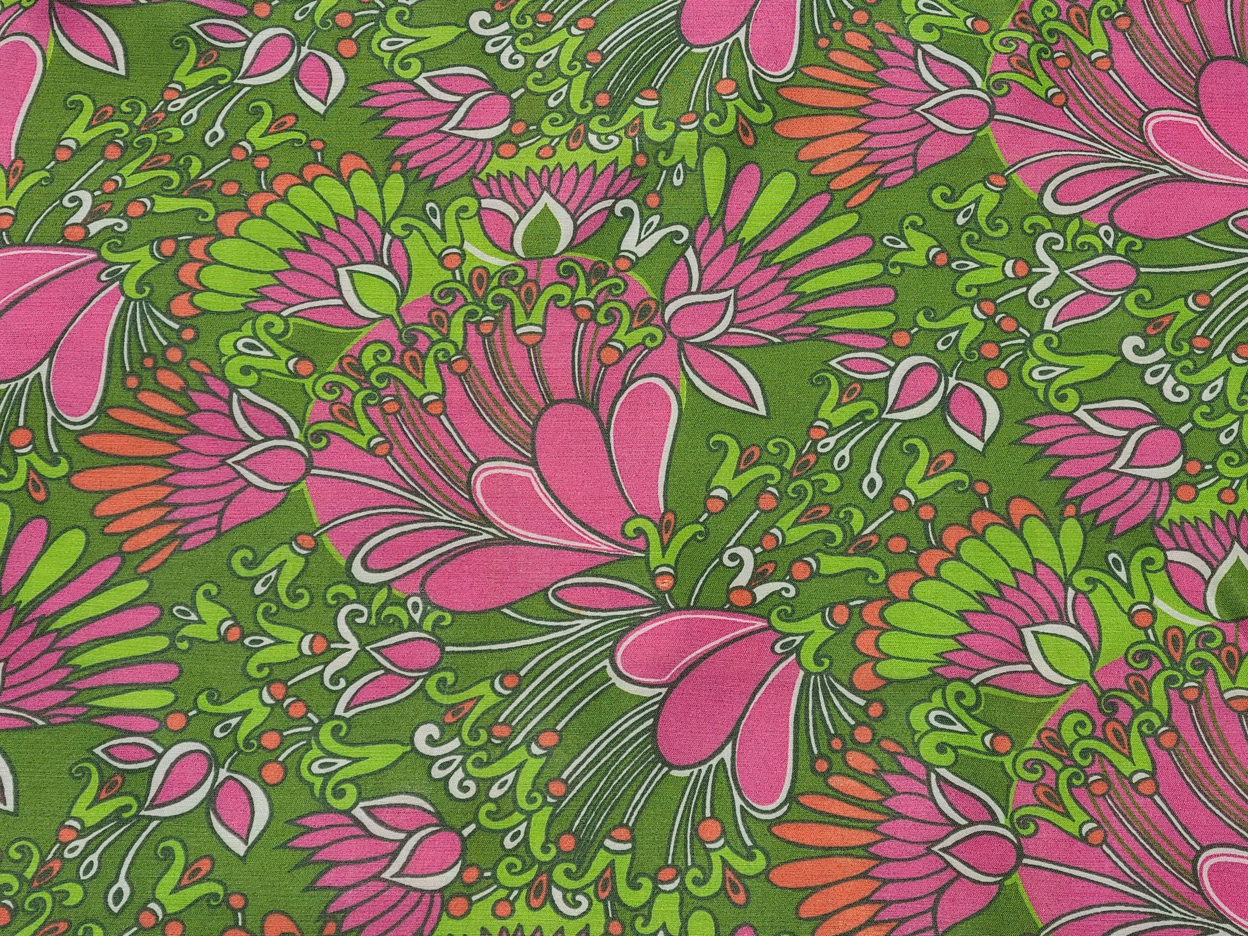 1960s 1970s Retro Fabric - Cotton - Psychedelic Floral  - Fabric Remnant - 6C180