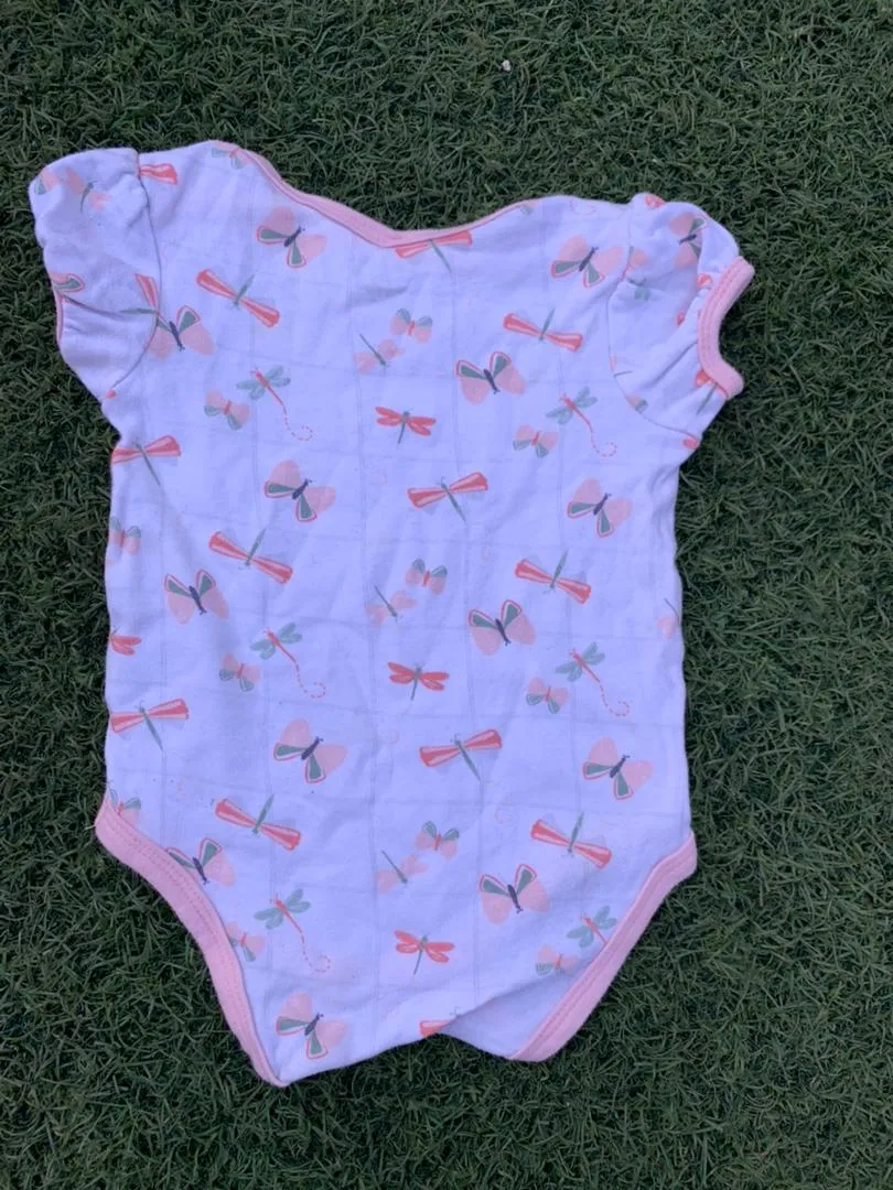 Butterfly graphic bodysuit size 3-8months