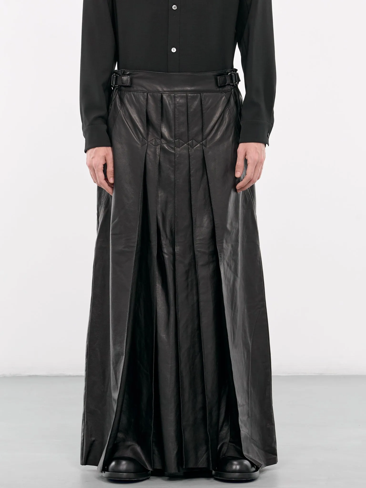 Leather Pleated Skirt (AJP2403-BLACK)