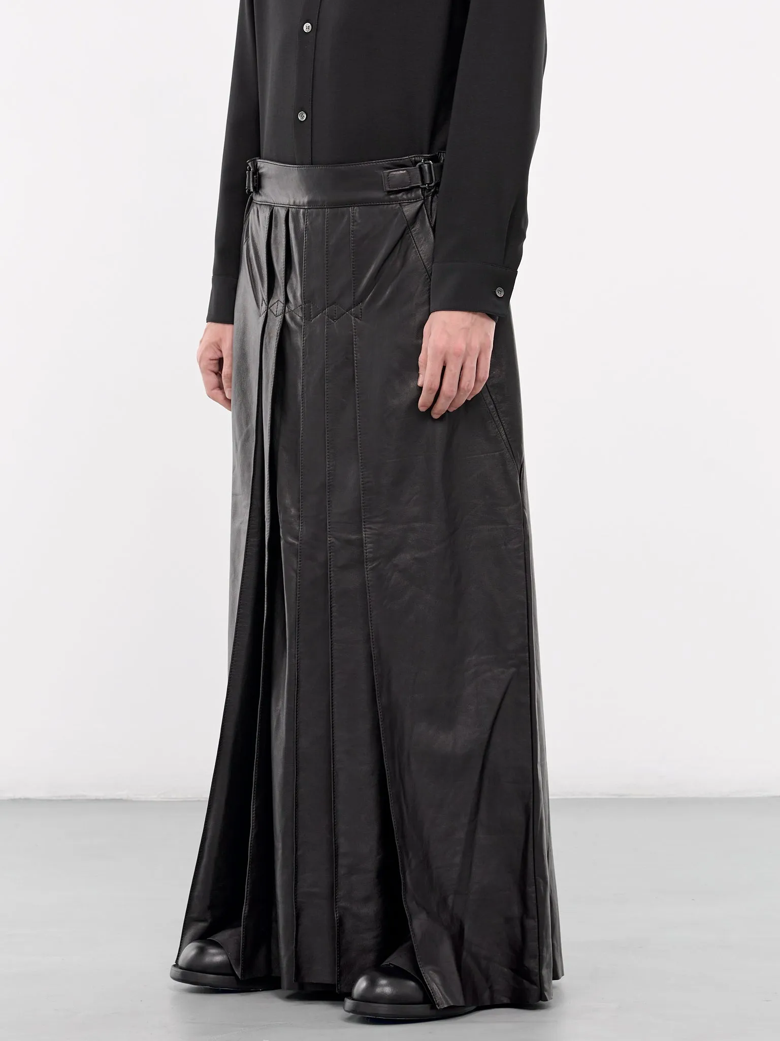 Leather Pleated Skirt (AJP2403-BLACK)