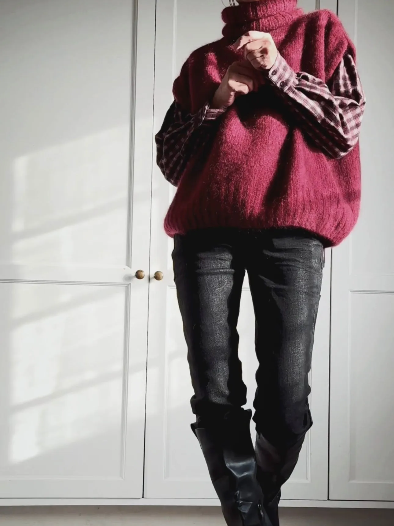 LOOSE KNIT VEST WITH TURTLENECK - BORDEAUX